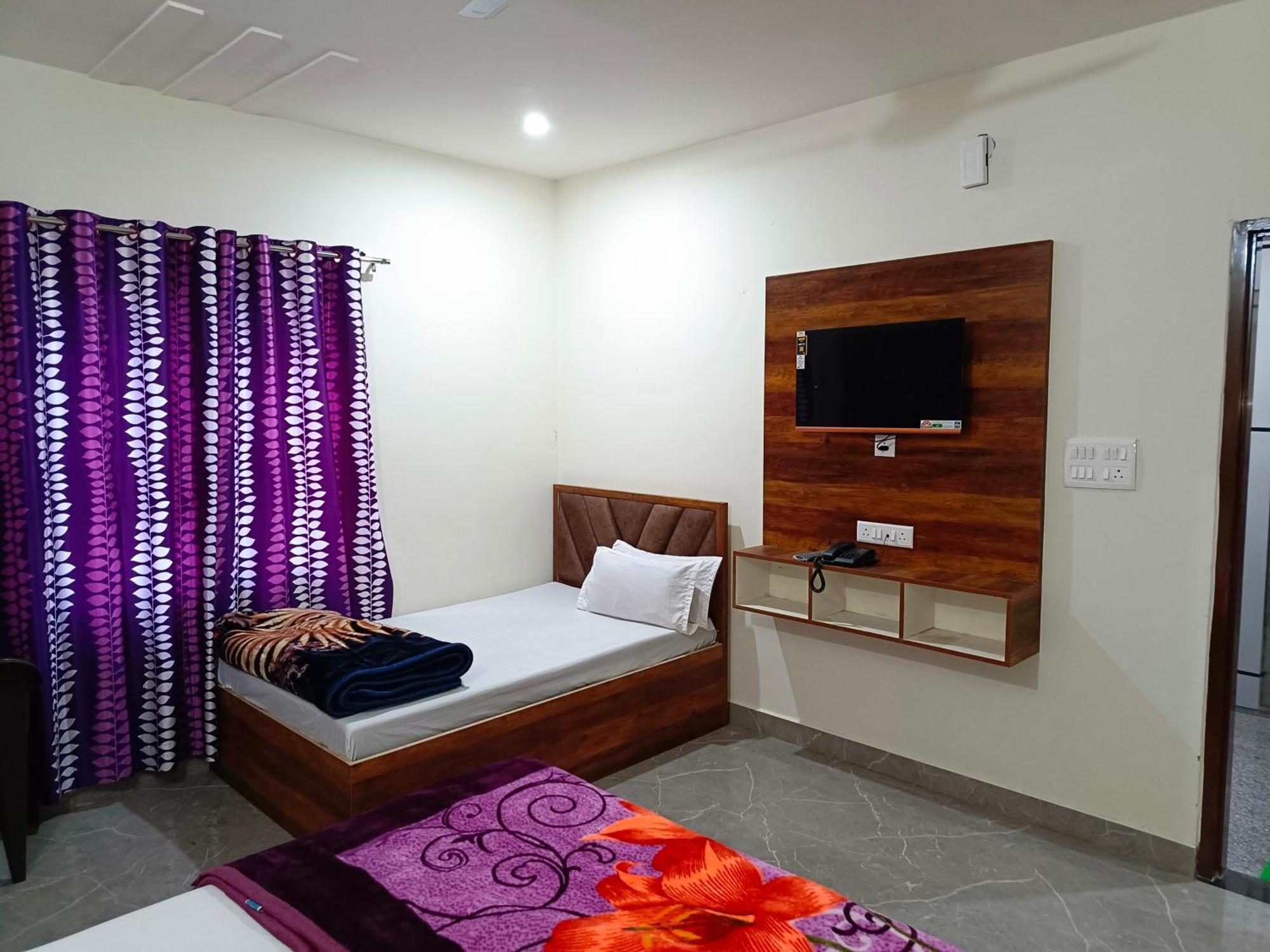 Hotel Shri Girraj Residency Mathura Exteriér fotografie